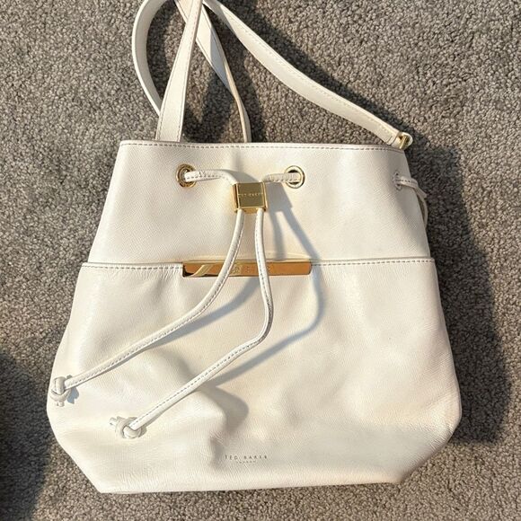 Ted Baker White Leather Bucket Shoulder Bag with Gold Accents - Picture 1 of 10